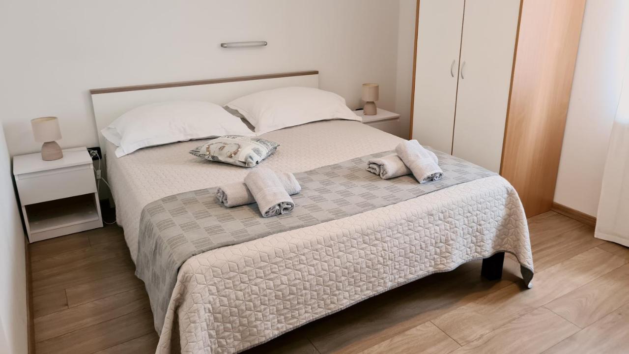 Romeo Apartamento Sukošan Exterior foto