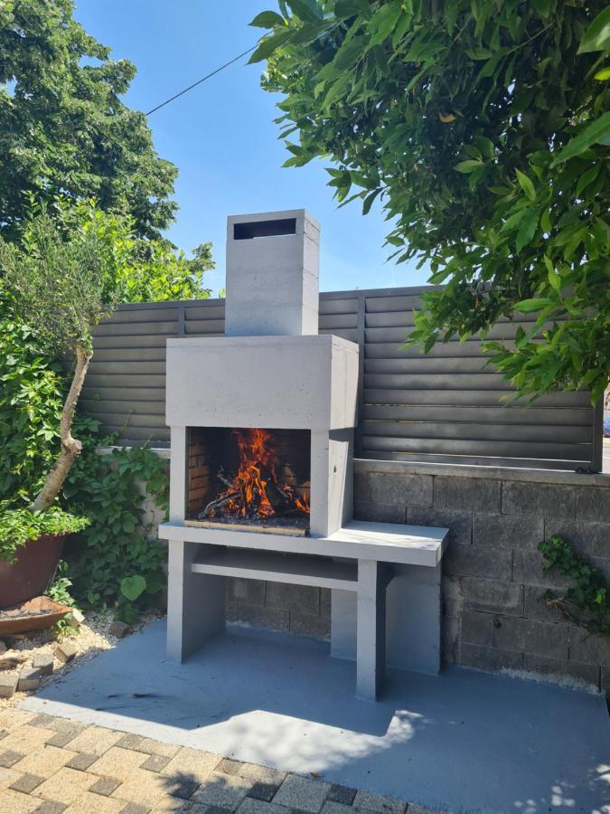 Romeo Apartamento Sukošan Exterior foto